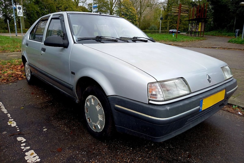 Zo'n 'vroege' Renault 19 zie je zelden nog – In het Wild